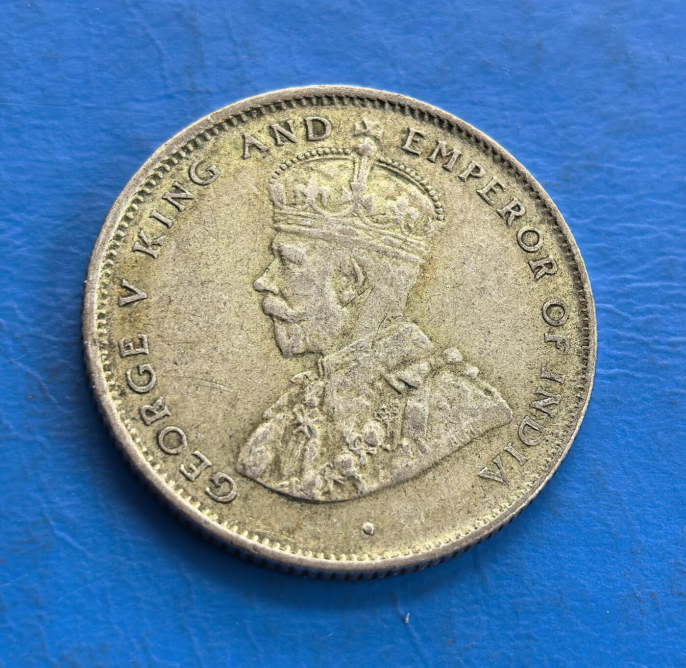 外国优质老铜币高银银币，周六九点倒数截拍，满百包邮，持续收拍 英属锡兰1924年50分银币，正面为乔治五世国王侧面像，铭文彰显其 “印度皇帝” 的殖民身份；背面以椰树为核心，搭配 “50 CENTS” 与僧伽罗文，展现斯里兰卡本土特色，是英国殖民时期的货币见证。