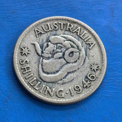 外国优质老铜币高银银币，周六九点倒数截拍，满百包邮，持续收拍 - 澳大利亚1946年1先令银币5.7克*0.5纯银价82元，正面为乔治六世国王侧面像，铭文彰显其君主身份；背面是澳洲原住民风格的蛇形图腾，搭配星纹与纪年，兼具英国殖民印记与本土文化特色，是二战后澳大利亚货币的典型代表。