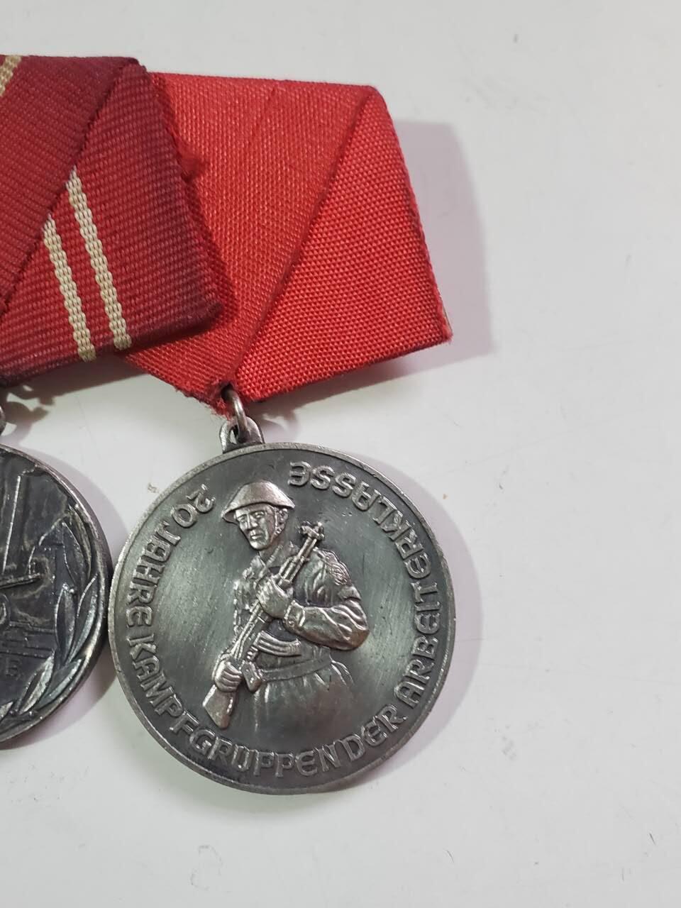 韵星假日拍卖第三十八期 -- Rimey Holidays Auction 38 民主德国工战队4R高级联排 -- 带有工战队二十年奖章，非常稀少 颁发给资深成员 金级工战队功绩 金银级工战队服务 品相很好