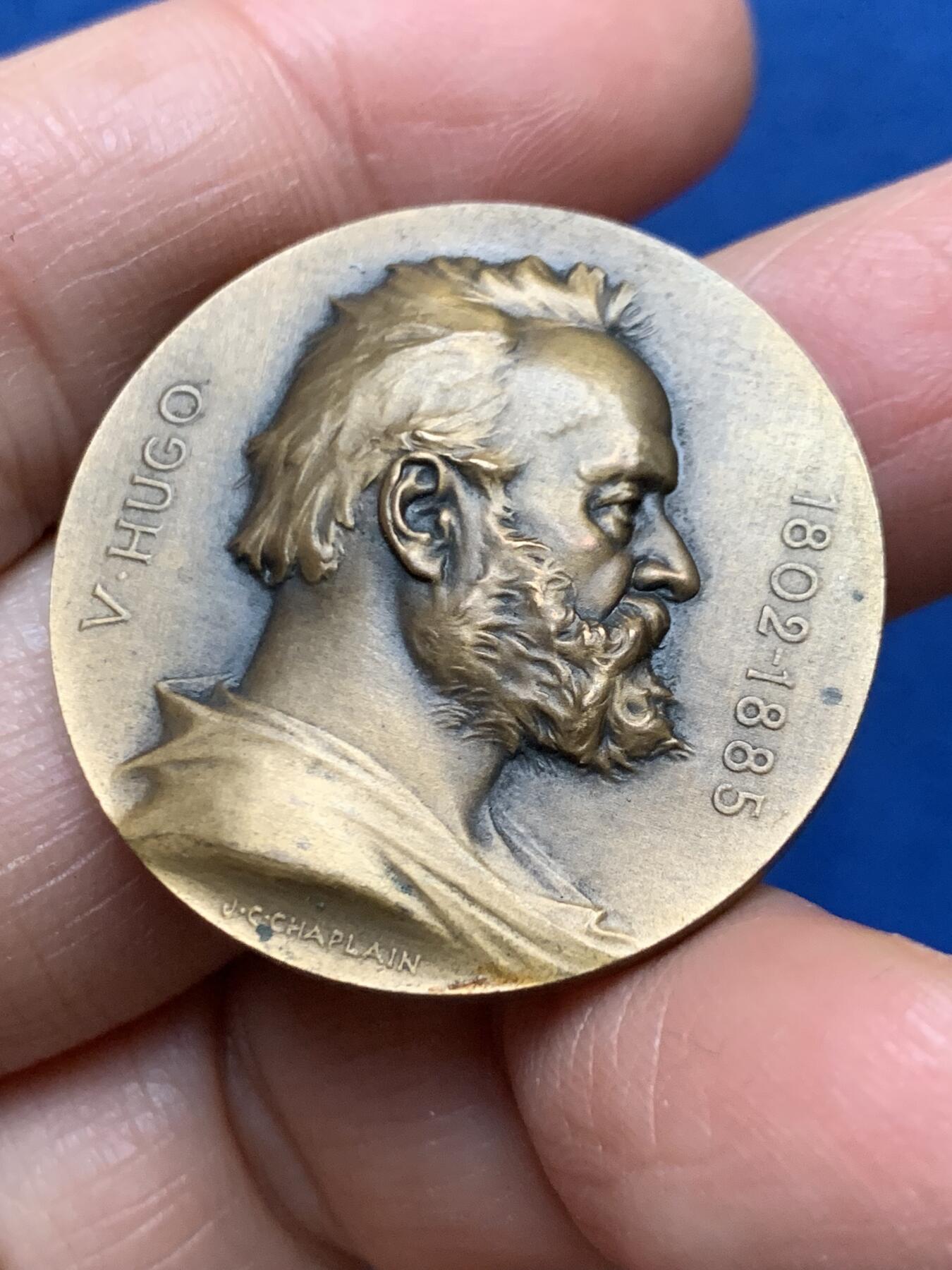 《竞宝斋》第462场 周日，周一，2场连拍 （全场包邮）欢迎送拍 维克托雨果纪念铜章 18.6克 33mm 丰饶角铜标