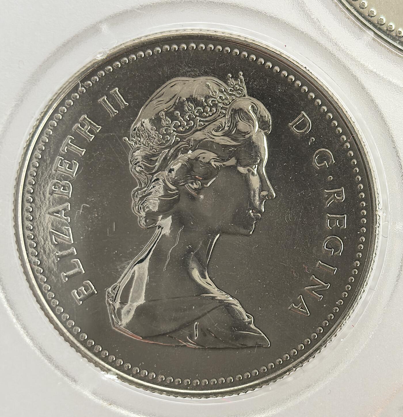 外国优质老铜币高银银币，周六九点倒数截拍，满百包邮，持续收拍 精制1980年加拿大 50 分币，正面为伊丽莎白二世头像，背面饰加拿大国徽，设计庄重典雅。光泽温润，品相完好，国徽细节精致，是加拿大辅币经典款，属英联邦货币收藏精品，兼具历史与收藏价值。