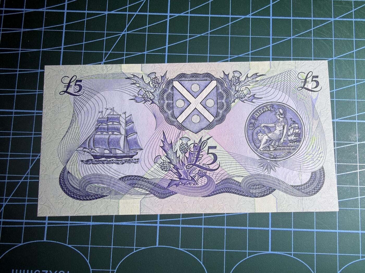 【炜奕收藏】，第五十八期，英属第三场 1990年苏格兰银行5镑，UNC品相，号码无347，轻微拖墨