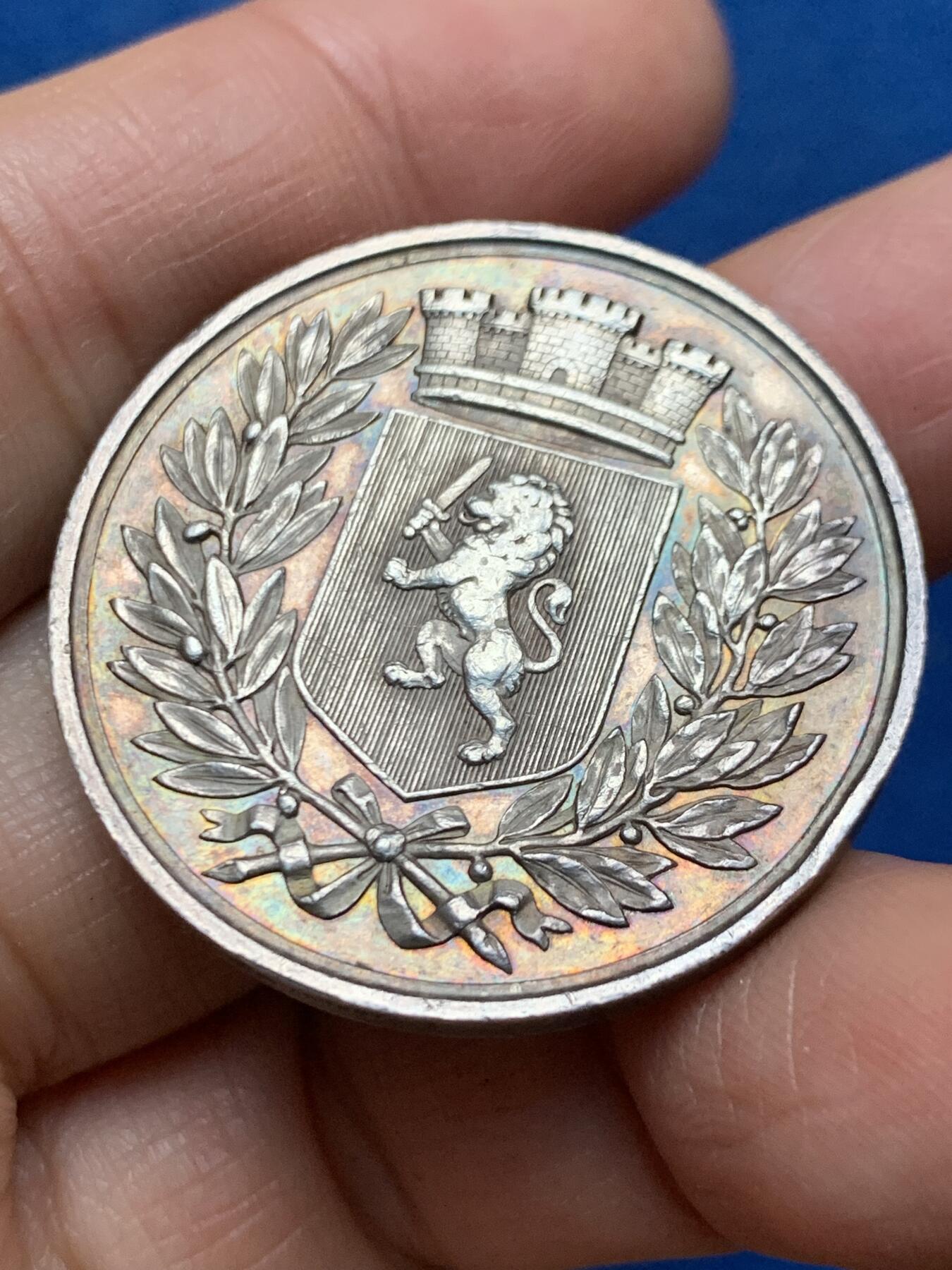 《竞宝斋》第462场 周日，周一，2场连拍 （全场包邮）欢迎送拍 19世纪法国里昂纪念银章 手指银标 35.2mm 21.92g 剑狮城徽非常漂亮的品种 950高银版本