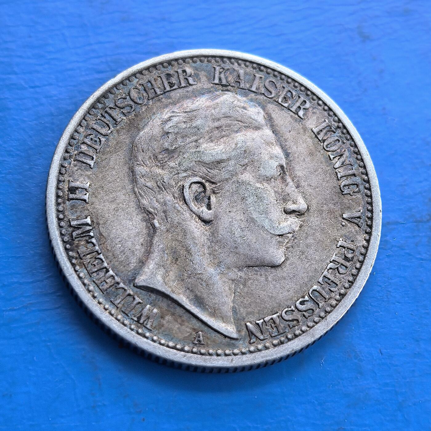 外国优质老铜币高银银币，周六九点倒数截拍，满百包邮，持续收拍 普鲁士1908年2马克银币，正面是德皇威廉二世侧面像，轮廓清晰尽显王者气度；背面为德意志帝国国徽双头鹰纹，细节繁复华丽，年份与币值相衬，兼具历史厚重感与日耳曼工艺美学。