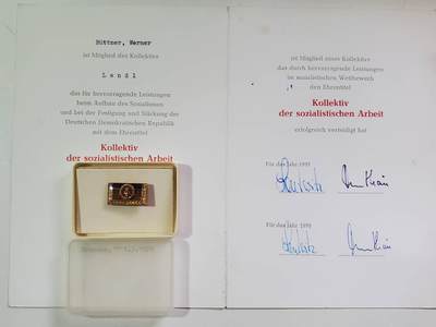 韵星假日拍卖第三十八期 -- Rimey Holidays Auction 38 - 民主德国集体劳动荣誉奖章证书带 连续五次获得集体劳动荣誉奖章略带原盒 品相非常好