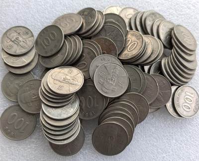 外国优质老铜币高银银币，周六九点倒数截拍，满百包邮，持续收拍 - 韩国100 韩元100枚，正面为朝鲜王朝儒学大师李滉头像，背面铸面值 “100” 与韩文 “원”，属韩国现代流通辅币，是韩国钱币收藏的基础品种。