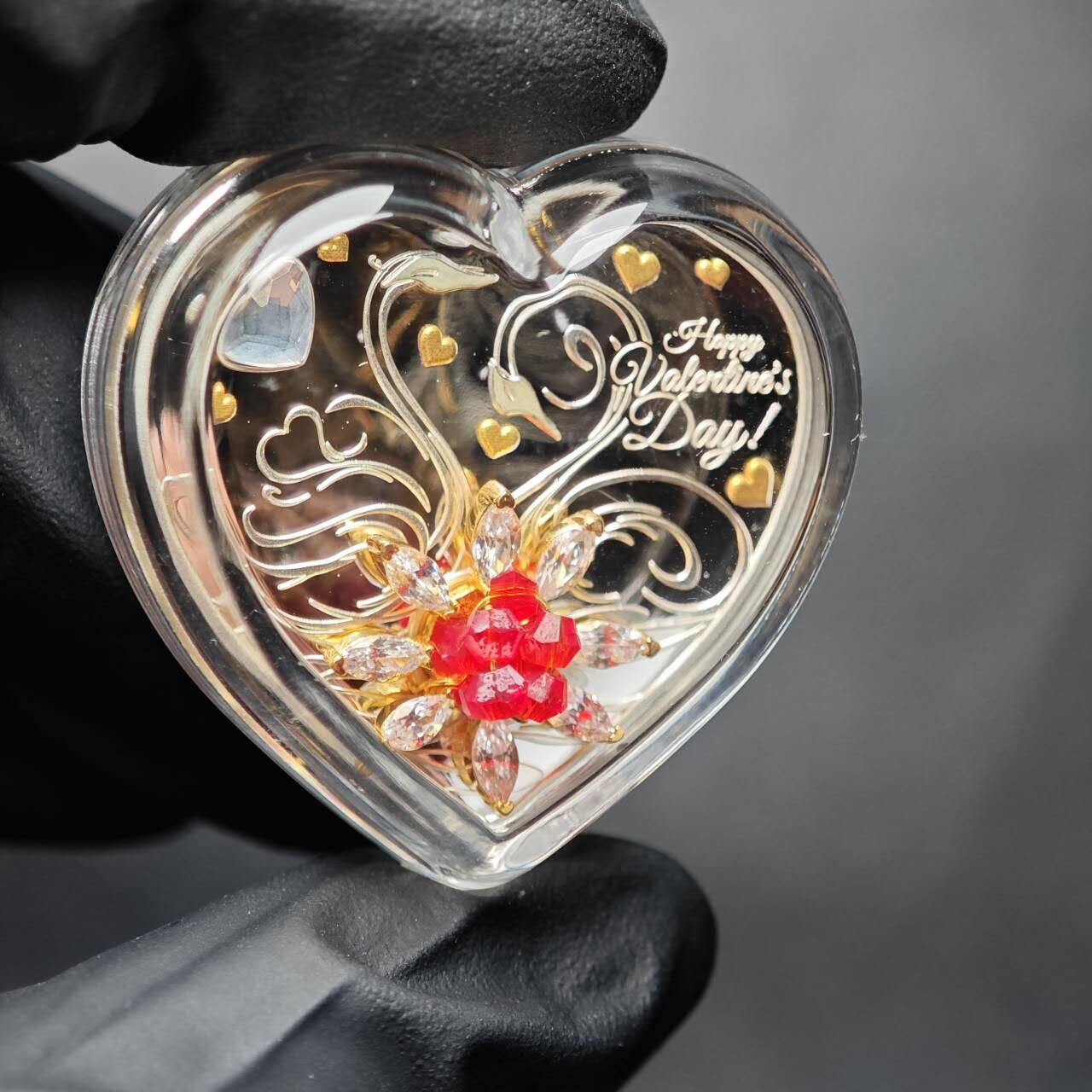 金瓯小拍第三期 古今币章 银价专场 纽埃情人节心形镶钻银币2023年 重20克 盒证齐全 盒有小裂