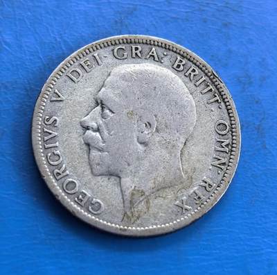 外国优质老铜币高银银币，周六九点倒数截拍，满百包邮，持续收拍 - 英国1929 年弗罗林银币，正面乔治五世头像雕刻传神，面部轮廓与胡须细节细腻，铭文环绕规整；背面四国徽十字排布，英苏爱威纹章清晰，年份与面值醒目，纹饰繁复精致，银质包浆古朴，尽显英伦钱币的庄重工艺美。