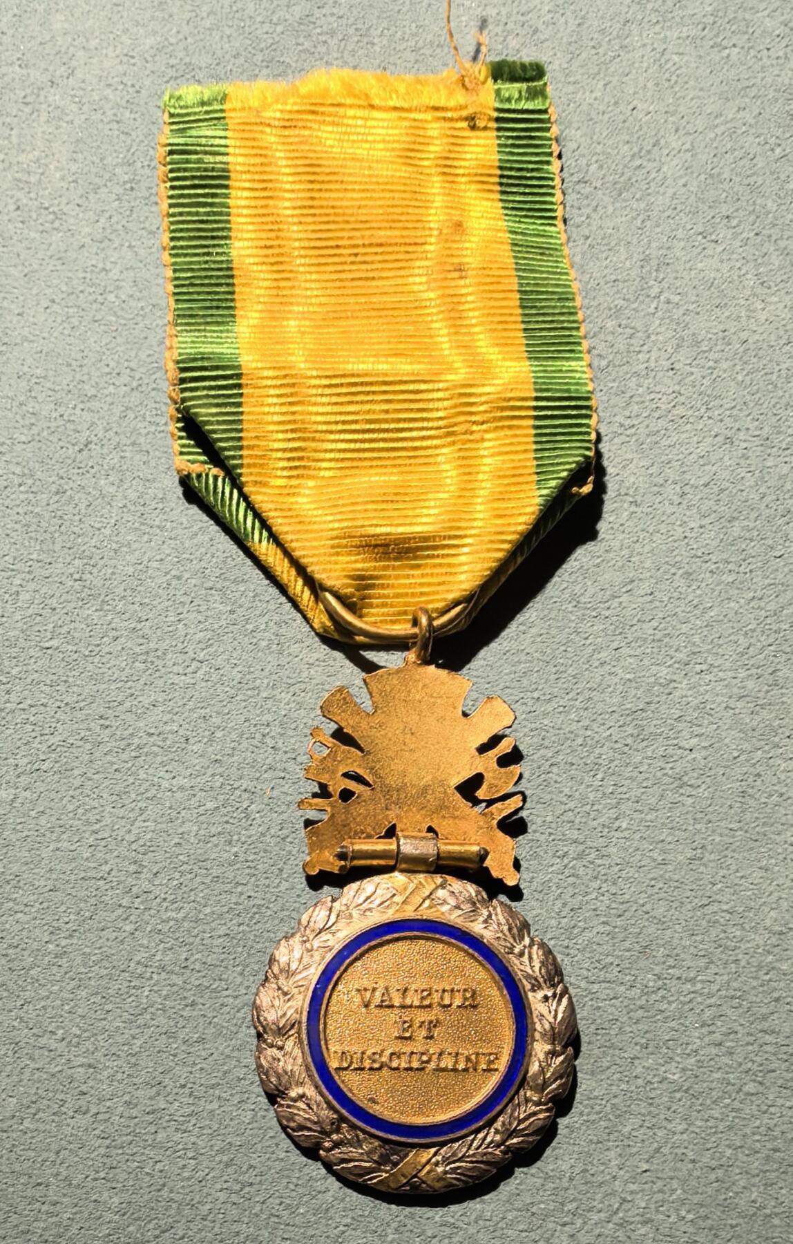 盛世勋华——号角文化勋章邮票专场拍卖第302期 法国军事奖章 五共版 银制带银标 银价300+