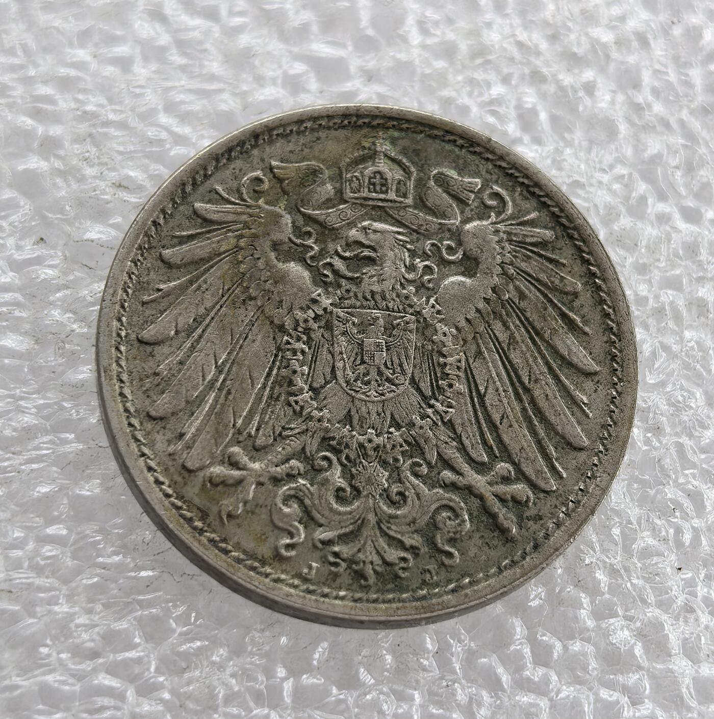 外国优质老铜币高银银币，周六九点倒数截拍，满百包邮，持续收拍 德意志第二帝国1915 年10芬尼J版，正面铸 “DEUTSCHES REICH”、面值与年份，背面为带皇冠的帝国鹰（J 版汉堡造）。属一战期间，是德国战时经济、维持帝国币制的流通辅币，见证第二帝国在一战中的财政与统治状况。