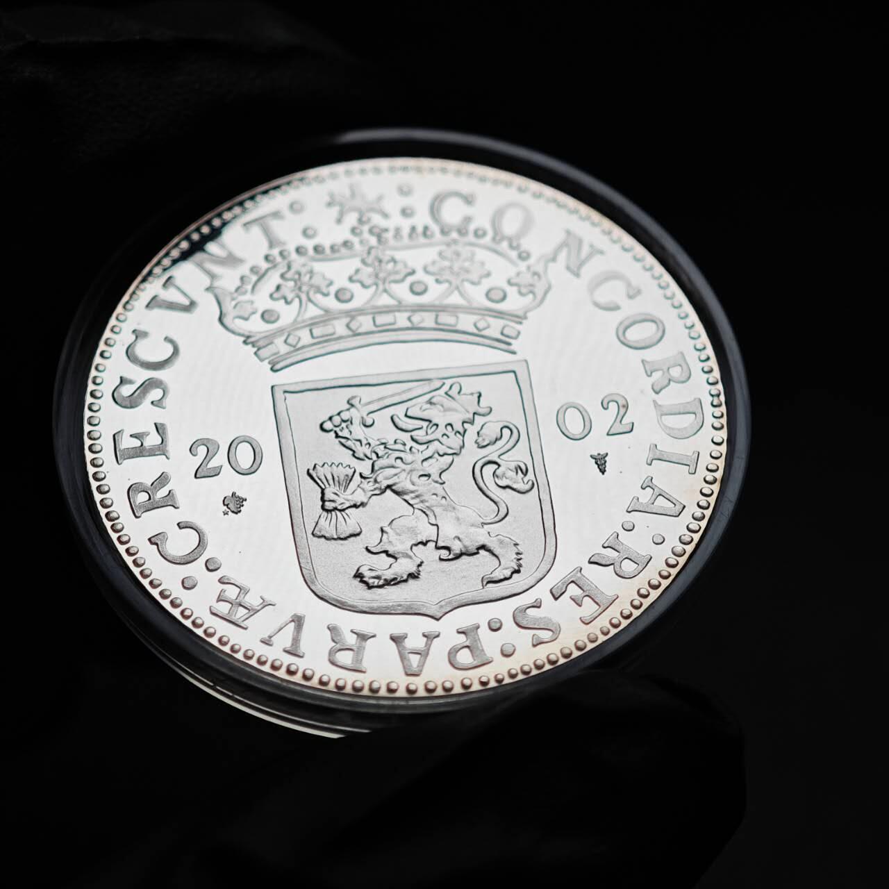 金瓯小拍第三期 古今币章 银价专场 荷兰泽兰省精制银章2002年 28.3克 带盒证