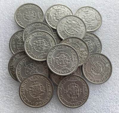 外国优质老铜币高银银币，周六九点倒数截拍，满百包邮，持续收拍 - 1968 年葡属澳门发行的壹圆17枚，正面为葡萄牙国徽与 “REPÚBLICA PORTUGUESA”（葡萄牙共和国），背面铸 “壹圆”“1 PATACA” 及葡属澳门标识，属澳门回归前殖民时期流通辅币，见证葡澳殖民历史，是澳门钱币收藏的经典品种。