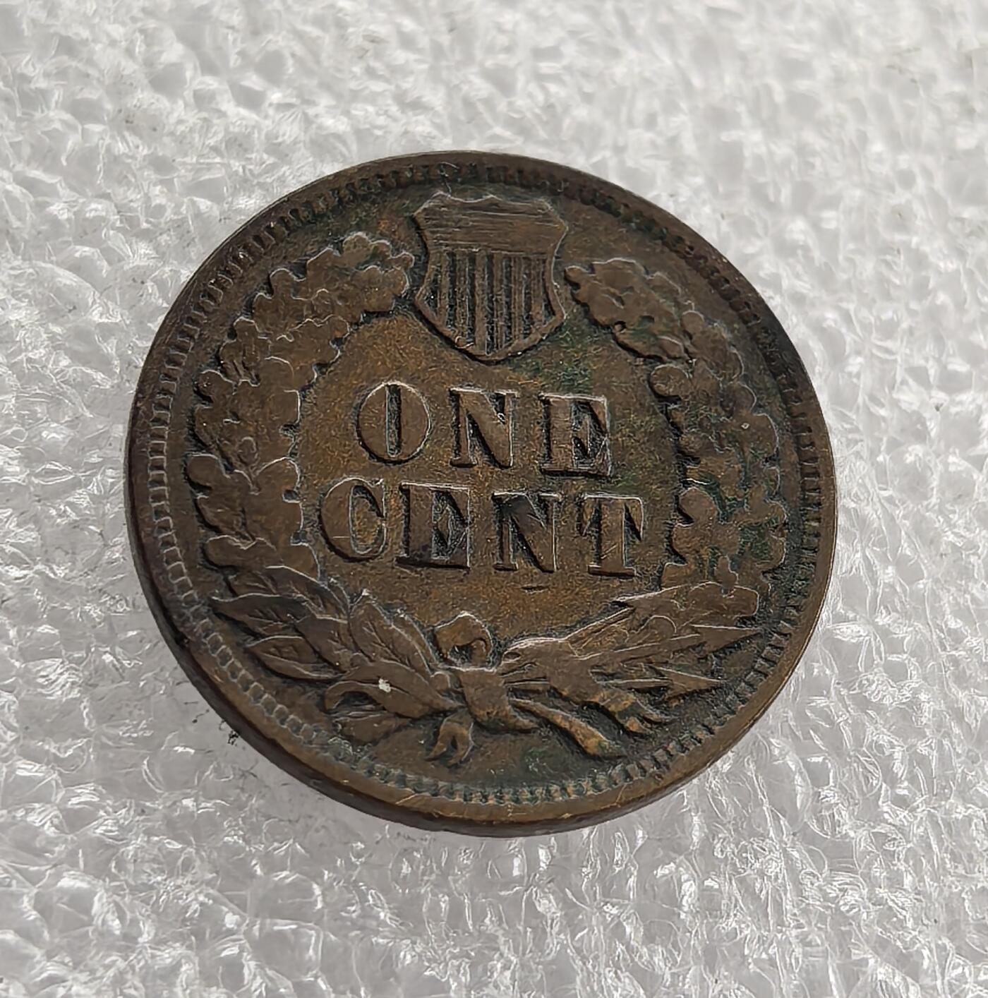 外国优质老铜币高银银币，周六九点倒数截拍，满百包邮，持续收拍 美国1904年印第安人 1 分铜币，正面铸印第安人头像与国名，背面盾牌配麦穗环绕 “ONE CENT”，是美国分币早期经典款，百年包浆醇厚、品相完整，历史底蕴浓郁，是入门收藏的优选佳品。