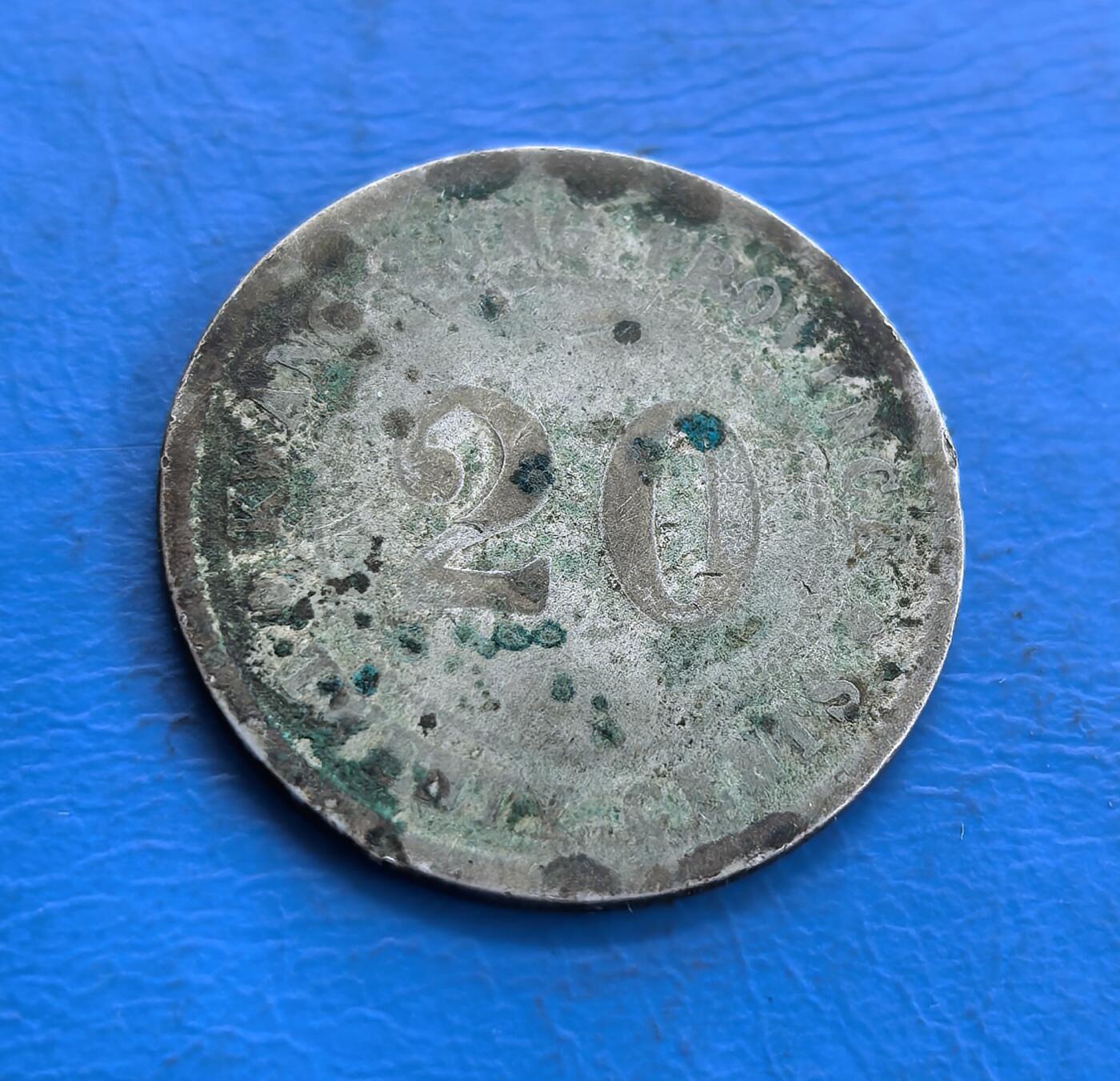 外国优质老铜币高银银币，周六九点倒数截拍，满百包邮，持续收拍 民国九年广东贰毫银币，正面以 “贰毫银币” 为核心，环绕 “中华民国九年” 字样，布局规整；背面仅以阿拉伯数字 “20” 标识币值，设计简洁直观，虽有磨损，仍存民国时期地方银币的独特历史印记。