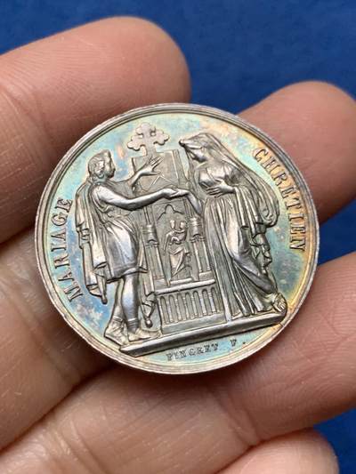 《竞宝斋》第462场 周日，周一，2场连拍 （全场包邮）欢迎送拍 - 法国1866年结婚纪念银章，30.2mm，11.8克，蜜蜂边铭，五彩包浆。