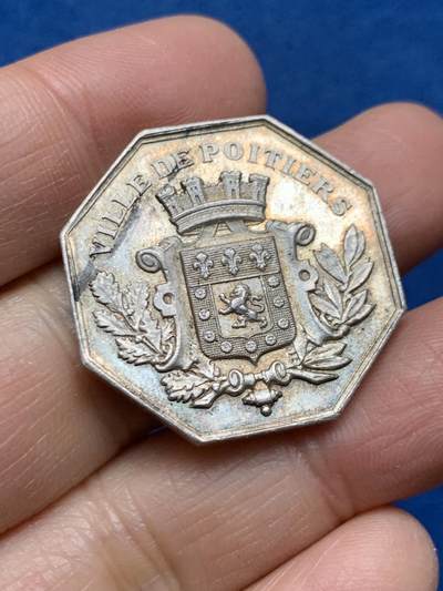 《竞宝斋》第462场 周日，周一，2场连拍 （全场包邮）欢迎送拍 - 法国博瓦捷市储蓄银行八角银代币 14克 29.8mm 丰饶角银标