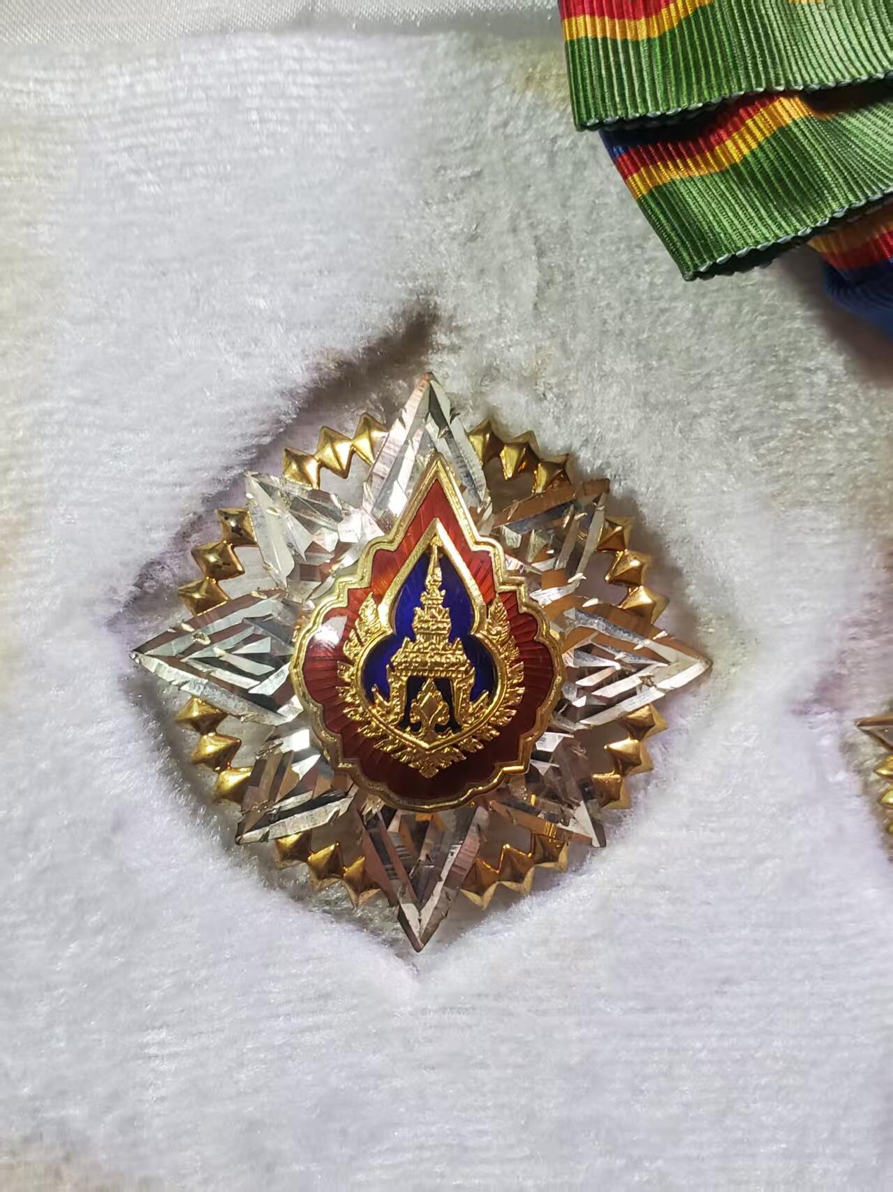 韵星假日拍卖第三十八期 -- Rimey Holidays Auction 38 泰王国大十字级别王冠勋章带原盒佩戴说明一套 银制镀金珐琅 非复刻垃圾 最高级别王冠勋章 造币局制作 打厂标 品相非常好闪闪发亮通体无损