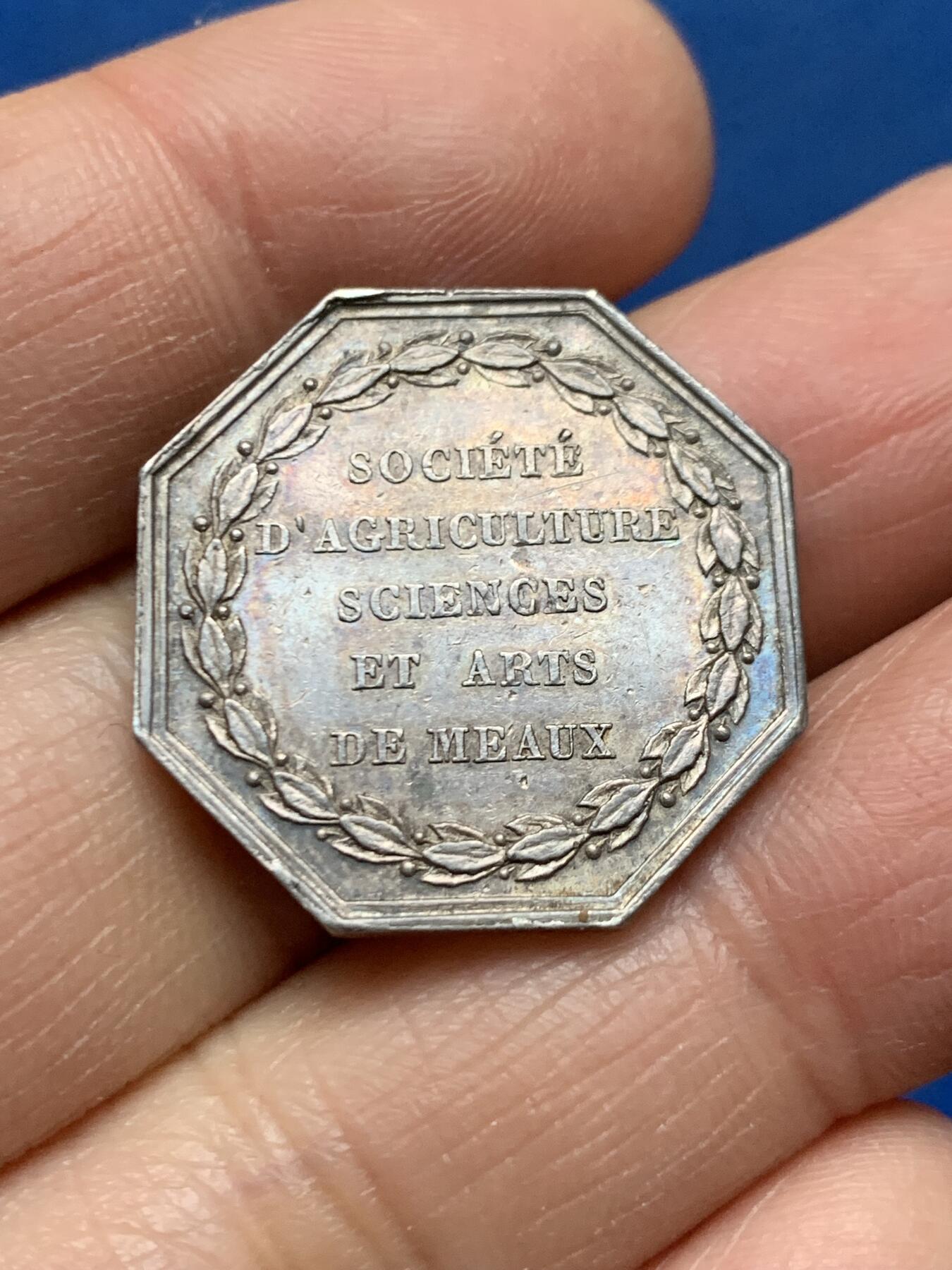 《竞宝斋》第462场 周日，周一，2场连拍 （全场包邮）欢迎送拍 法国八角银质代币，莫城农业、园艺、渔业、狩猎、科学和艺术协会，7.6g，25mm，手指边铭