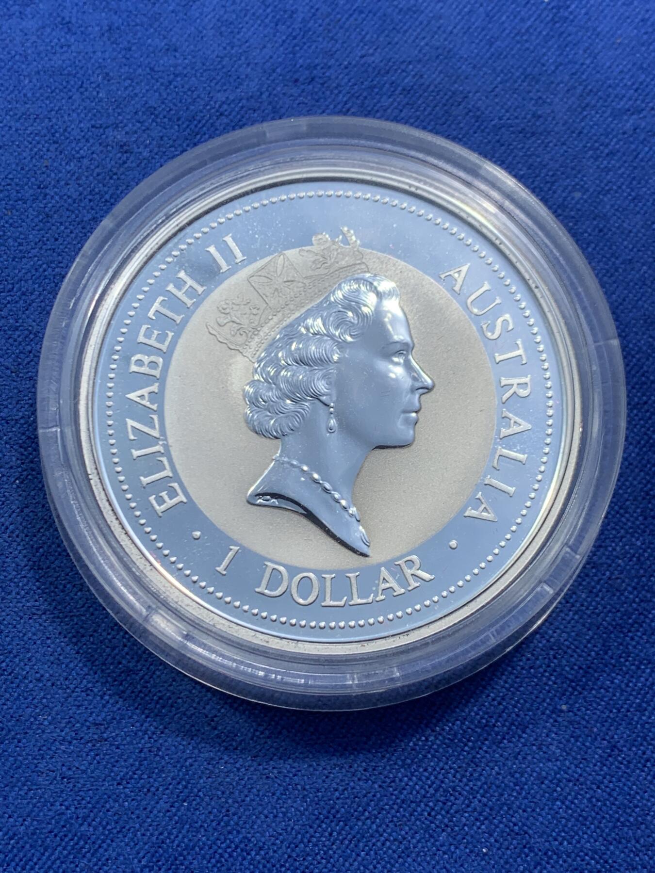 《竞宝斋》第462场 周日，周一，2场连拍 （全场包邮）欢迎送拍 澳大利亚 1997年 笑翠鸟 金龙镶嵌银币 含纯银1盎司999银，镶嵌部分重约0.5克黄金，发行2万枚，为上海国际钱币展而发行，细节见图