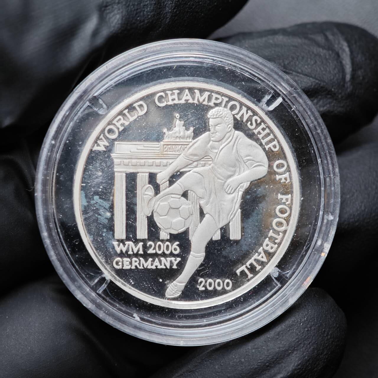 金瓯小拍第三期 古今币章 银价专场 朝鲜2朝鲜元精制银币 2000年 7克 预祝德国世界杯纪念