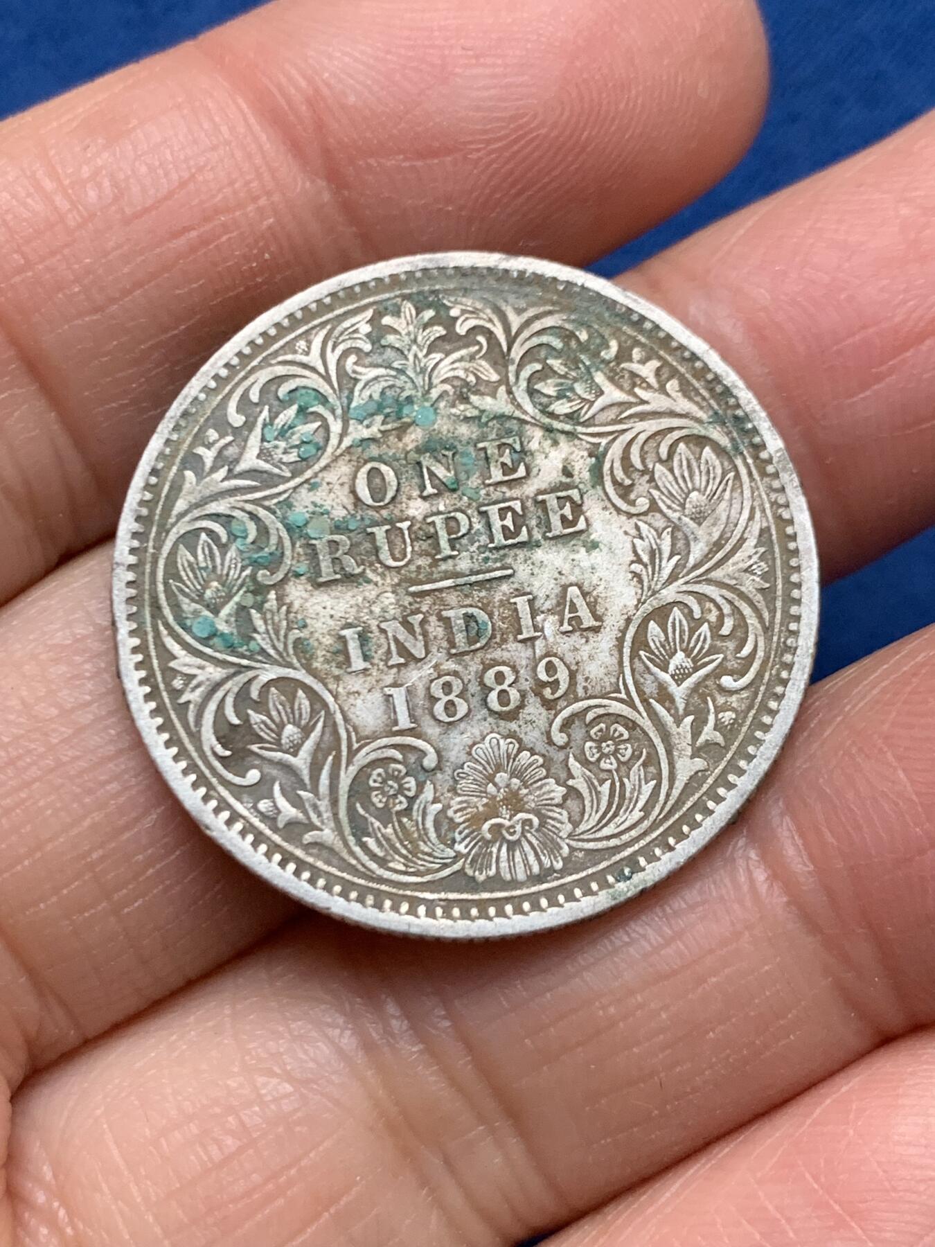 《竞宝斋》第462场 周日，周一，2场连拍 （全场包邮）欢迎送拍 英属印度1889年维多利亚1卢比，造型优美，包浆味道好