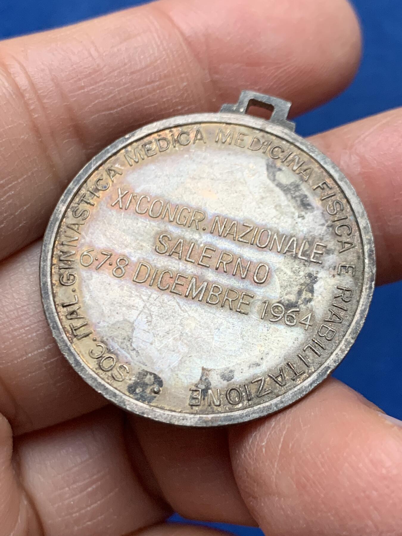 《竞宝斋》第462场 周日，周一，2场连拍 （全场包邮）欢迎送拍 意大利萨莱诺第十一届全国医学体操纪念章 13.1克 32.5mm