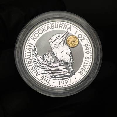金瓯小拍第三期 古今币章 银价专场 - 澳大利亚镶金熊猫笑翠鸟银币1997年 重0.5克金31.1克银直径 证书编号02022 背面有一处硫化斑