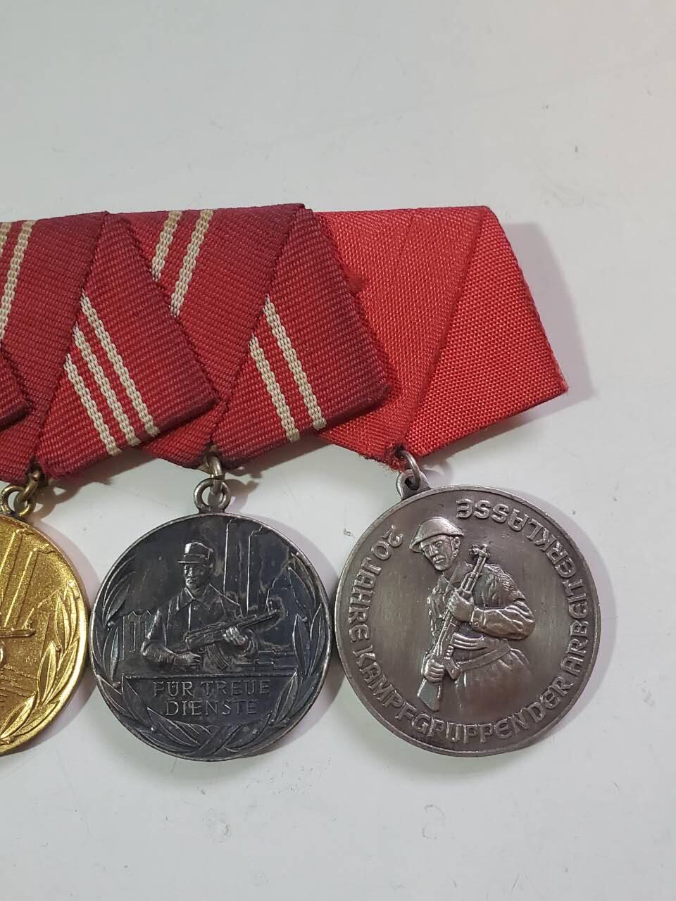 韵星假日拍卖第三十八期 -- Rimey Holidays Auction 38 民主德国工战队4R高级联排 -- 带有工战队二十年奖章，非常稀少 颁发给资深成员 金级工战队功绩 金银级工战队服务 品相很好