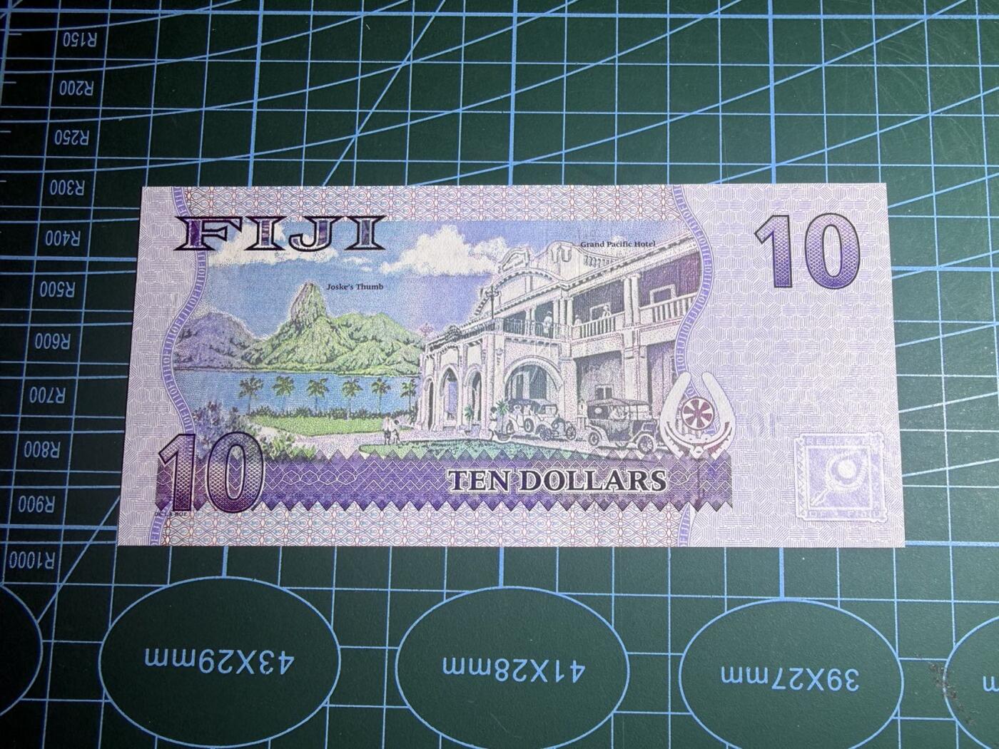 【炜奕收藏】，第五十八期，英属第三场 2011年斐济10元，UNC品相，号码无4