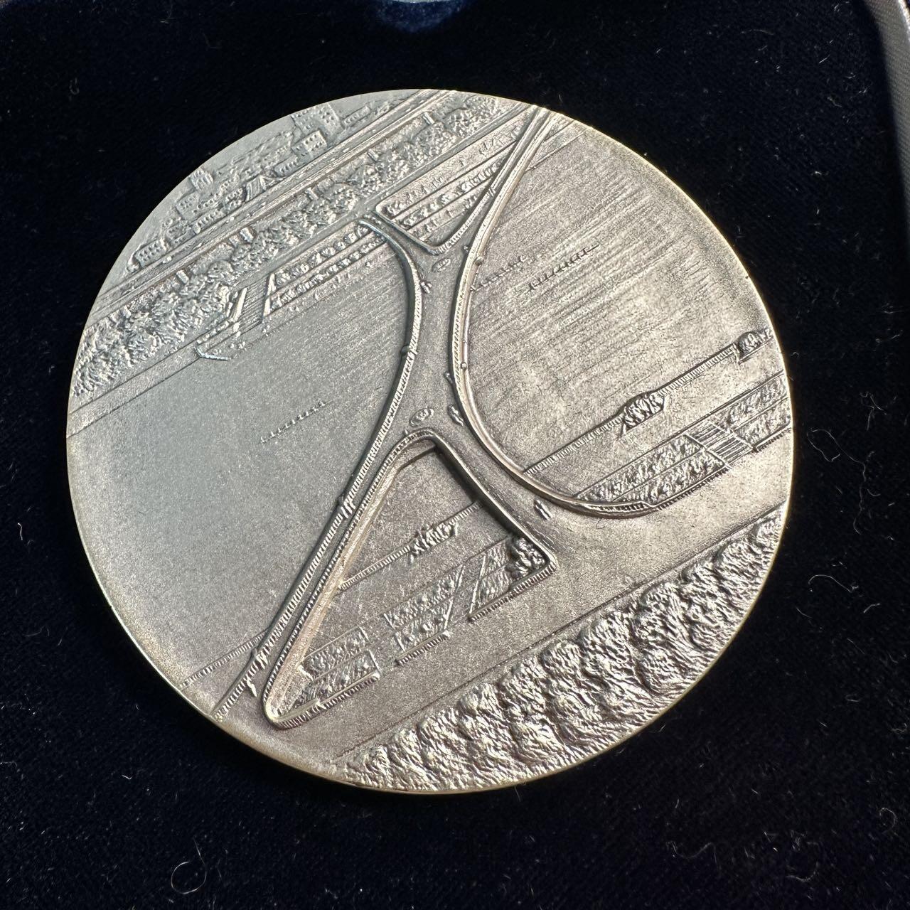 蒂克钱币-第57场 日本章 企业章拍卖  日本 樱桥开通纪念章 65mm 194g