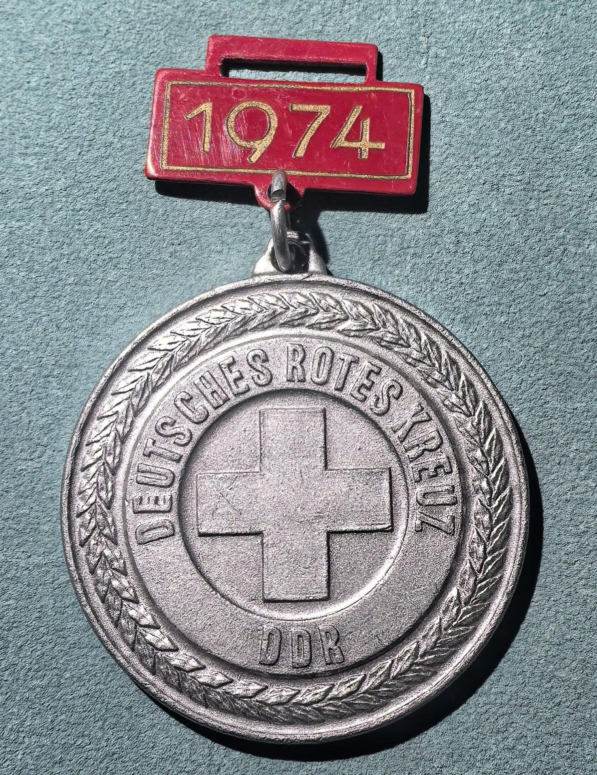 盛世勋华——号角文化勋章邮票专场拍卖第302期 东德红十字会竞赛第二名证章