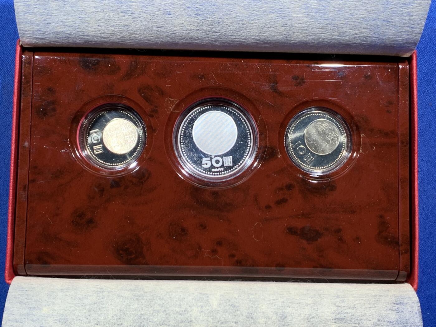 《竞宝斋》第462场 周日，周一，2场连拍 （全场包邮）欢迎送拍 台湾省中华民国九十年纪念币 原盒一套 带15克999银50元银币