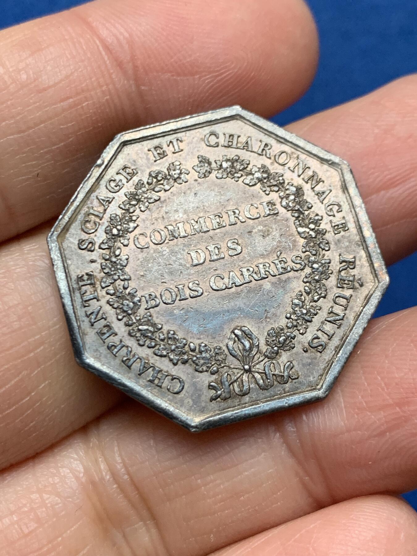 《竞宝斋》第462场 周日，周一，2场连拍 （全场包邮）欢迎送拍 法国1818年巴黎木材贸易供给八角银代币  早期无边铭 10.5克 29.3mm