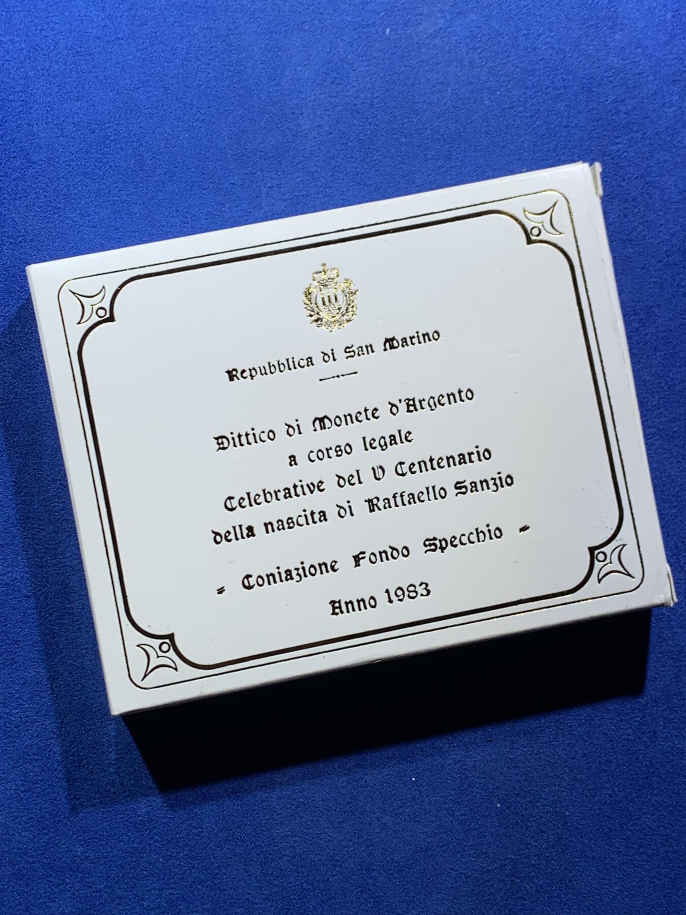 《竞宝斋》第462场 周日，周一，2场连拍 （全场包邮）欢迎送拍 圣马力诺 1983年 835精制银币套币 少见的麂皮封装盒 500里拉11克 1000里拉14.6克