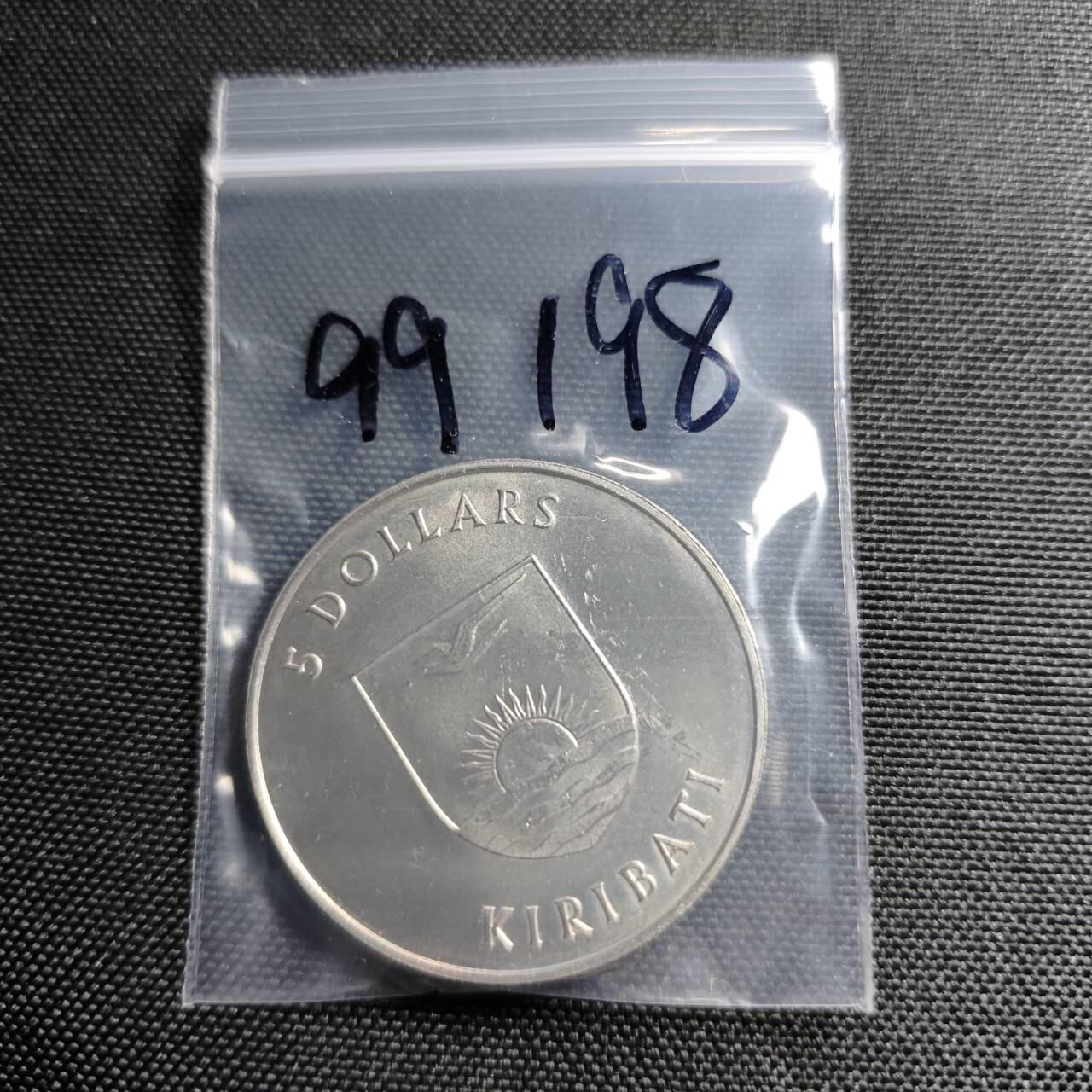 KK钱币收藏小铺  第399期  百期特拍（四拍之三）2月预留时间 周末发货  1982基里巴斯5元纪念币 皇室访问纪念 好品