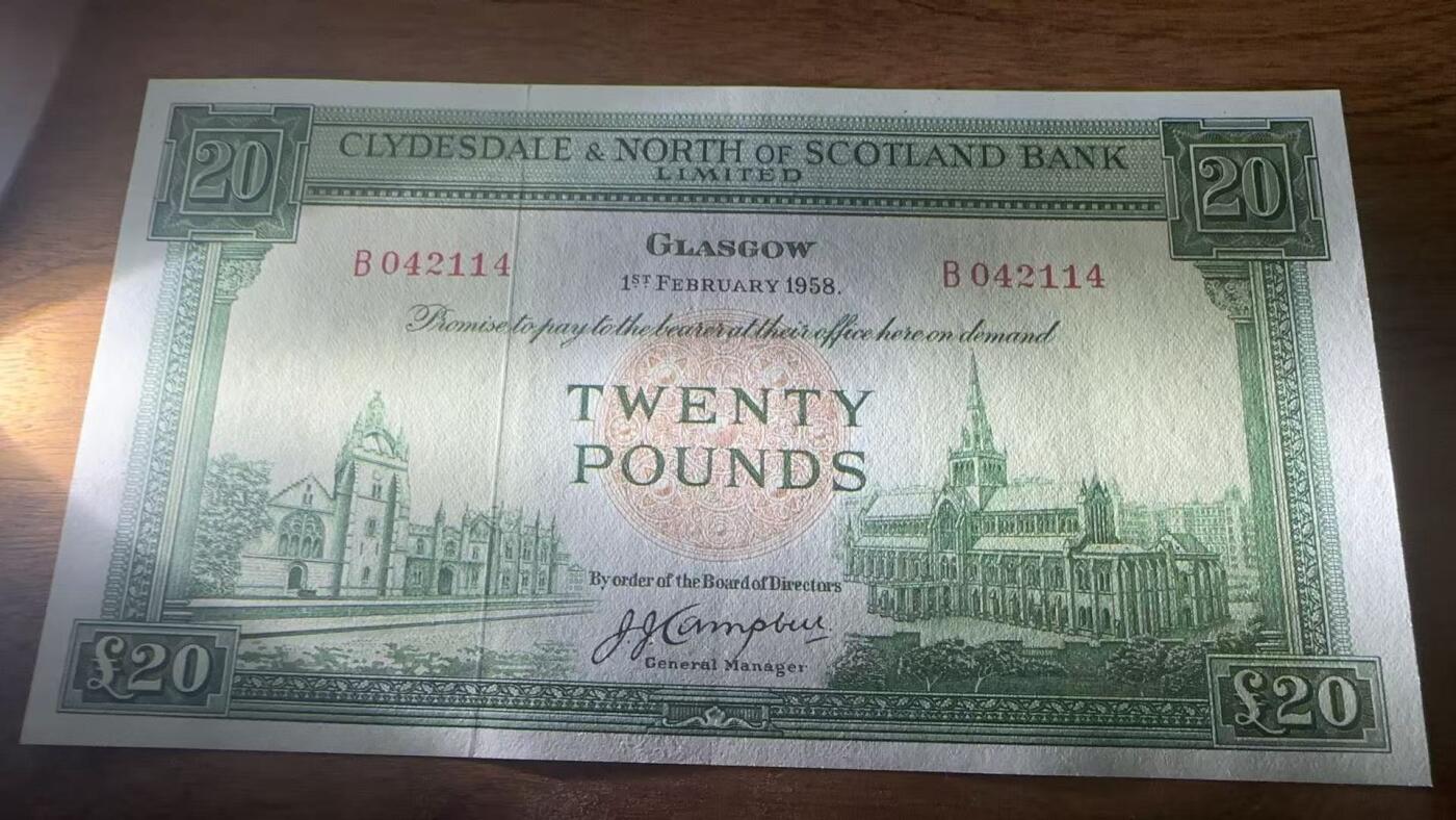 徐霞客拍卖首拍 苏格兰/克莱斯勒戴尔银行和北方银行	P-193a 1958年20镑	B042114	unc-	纸币由**克莱兹代尔与苏格兰北部银行于1958年2月1日在格拉斯哥发行，承载着苏格兰近代金融史的关键节点。它是苏格兰仅有的几家有权发行纸币的商业银行之一，存世量稀少，且20镑作为当时的大面值流通券，完整保存至今的尤为难得。		