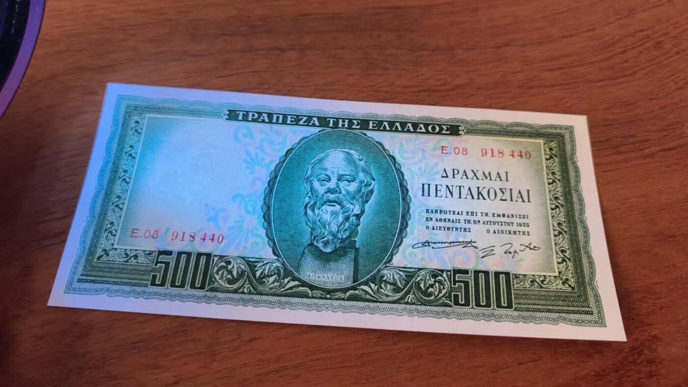 徐霞客拍卖首拍 希腊	P-193 1955年500德拉克马		UNC-	E.08 212544	以哲学家苏格拉底为核心设计主体，背景搭配希腊银行标识与细腻的卷草纹装饰，整体布局规整，风格典雅古朴。防伪上采用精细的手工雕刻人像，辅以复杂的底纹防伪工艺，同时配有红黑双色编码。			