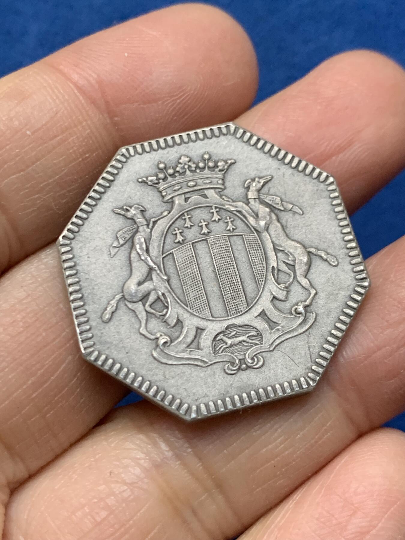 《竞宝斋》第462场 周日，周一，2场连拍 （全场包邮）欢迎送拍 法国雷恩储蓄银行八角银质代用币 15.1g 31.1mm 丰饶角边铭