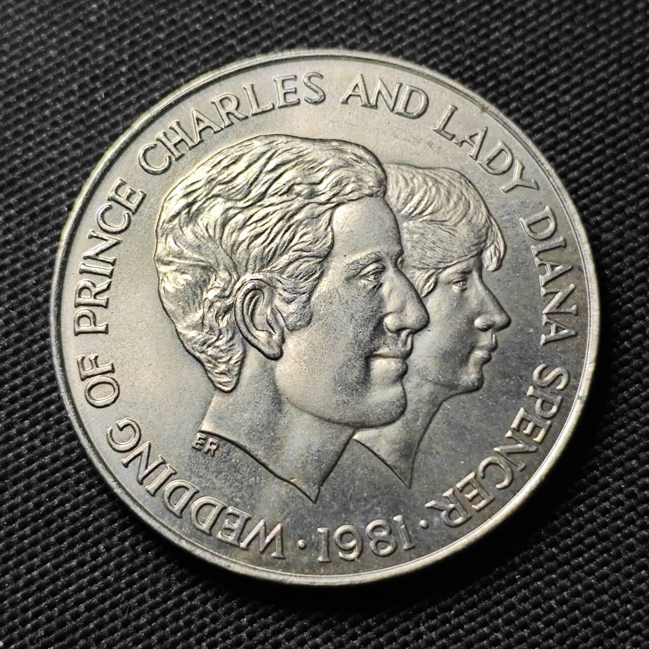 KK钱币收藏小铺  第399期  百期特拍（四拍之三）2月预留时间 周末发货  1981乌干达10先令 皇室婚礼纪念 发行量仅1万