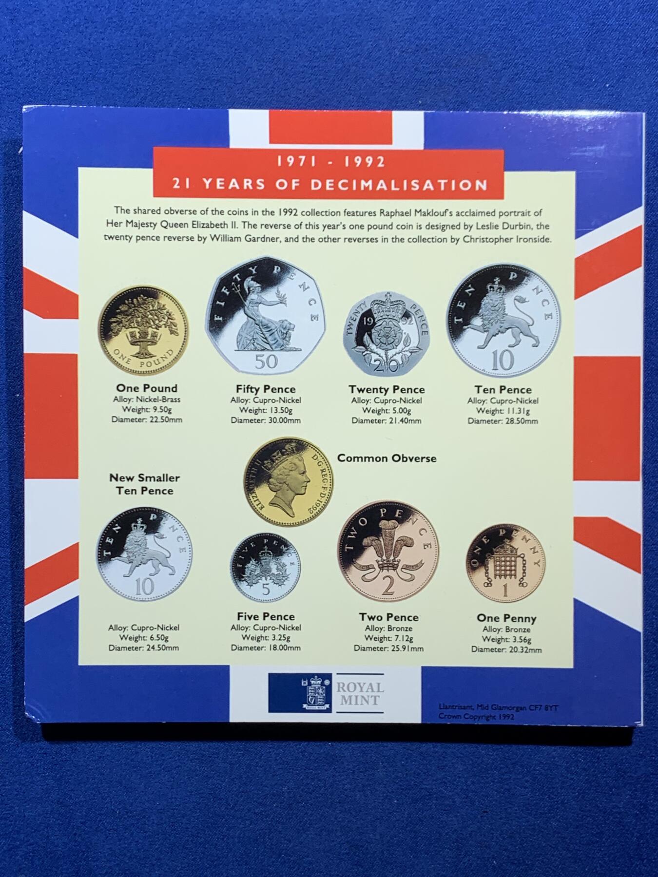 《竞宝斋》第462场 周日，周一，2场连拍 （全场包邮）欢迎送拍 英国1992年套币，带1枚1英镑橡树纪念币，1枚50便士欧洲部长理事会轮值主席纪念币，9枚币，册证齐全，品相精美