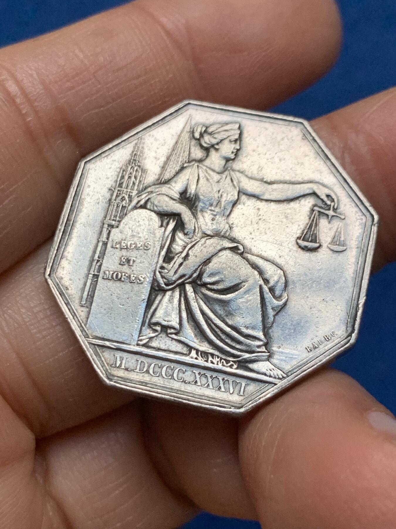 《竞宝斋》第462场 周日，周一，2场连拍 （全场包邮）欢迎送拍 法国沙特尔公证人八角银质代币，14.57g，31.5mm，丰饶角边铭