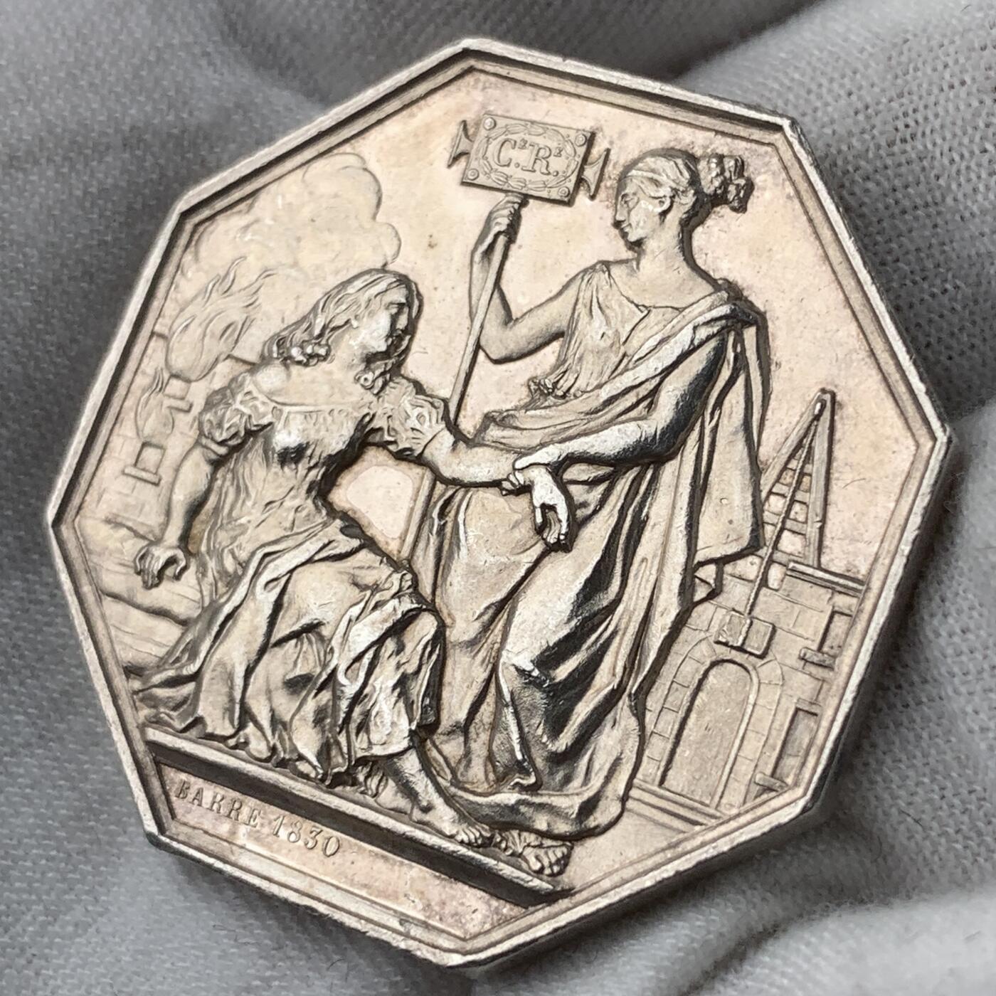 掌中浮雕-藏着的欧洲第051场 法国保险八角银章，对边36mm，19g，光边无边铭