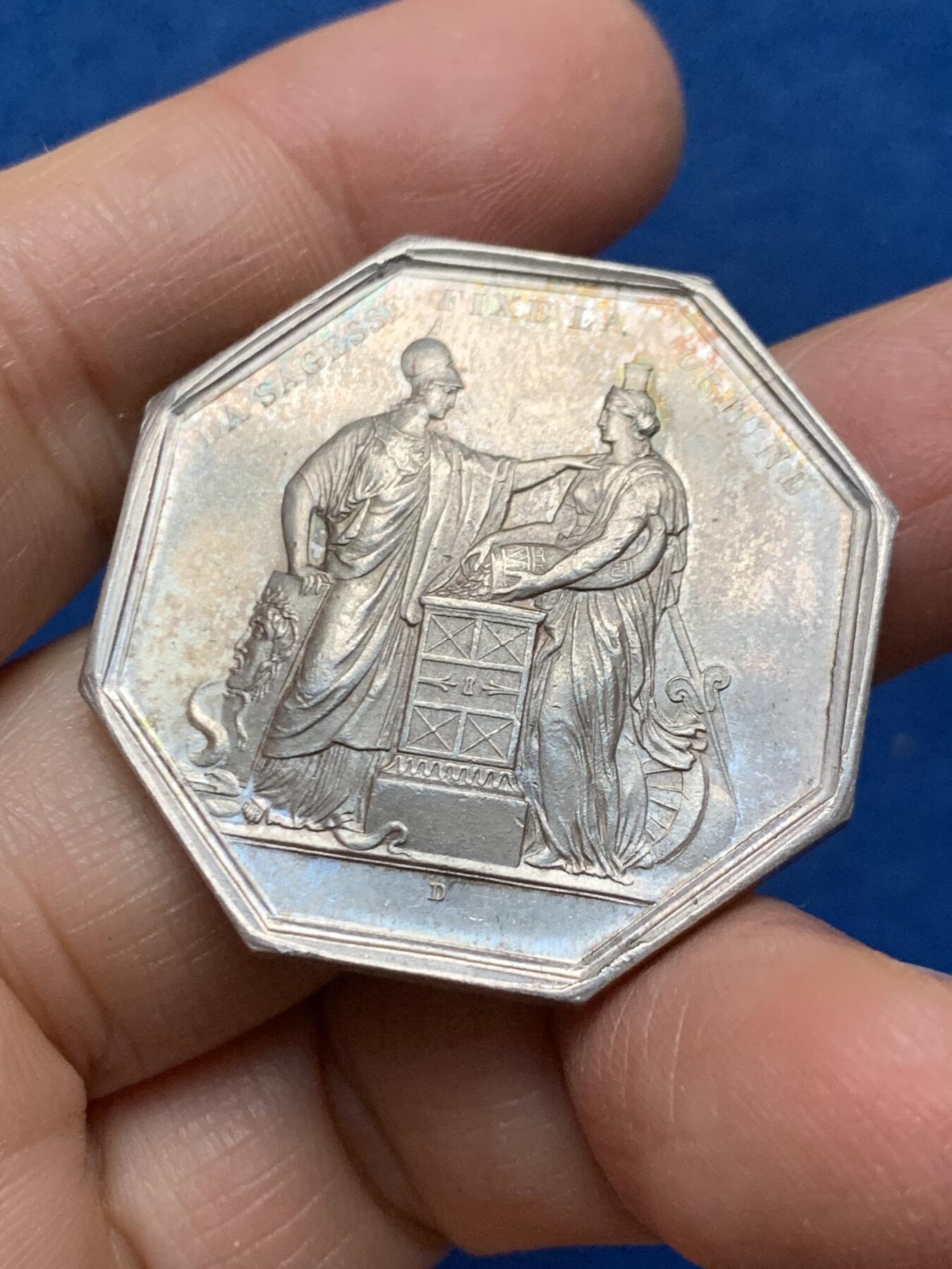 《竞宝斋》第462场 周日，周一，2场连拍 （全场包邮）欢迎送拍 法国储蓄银行八角银质代币 24.3克 36.3mm手指银标