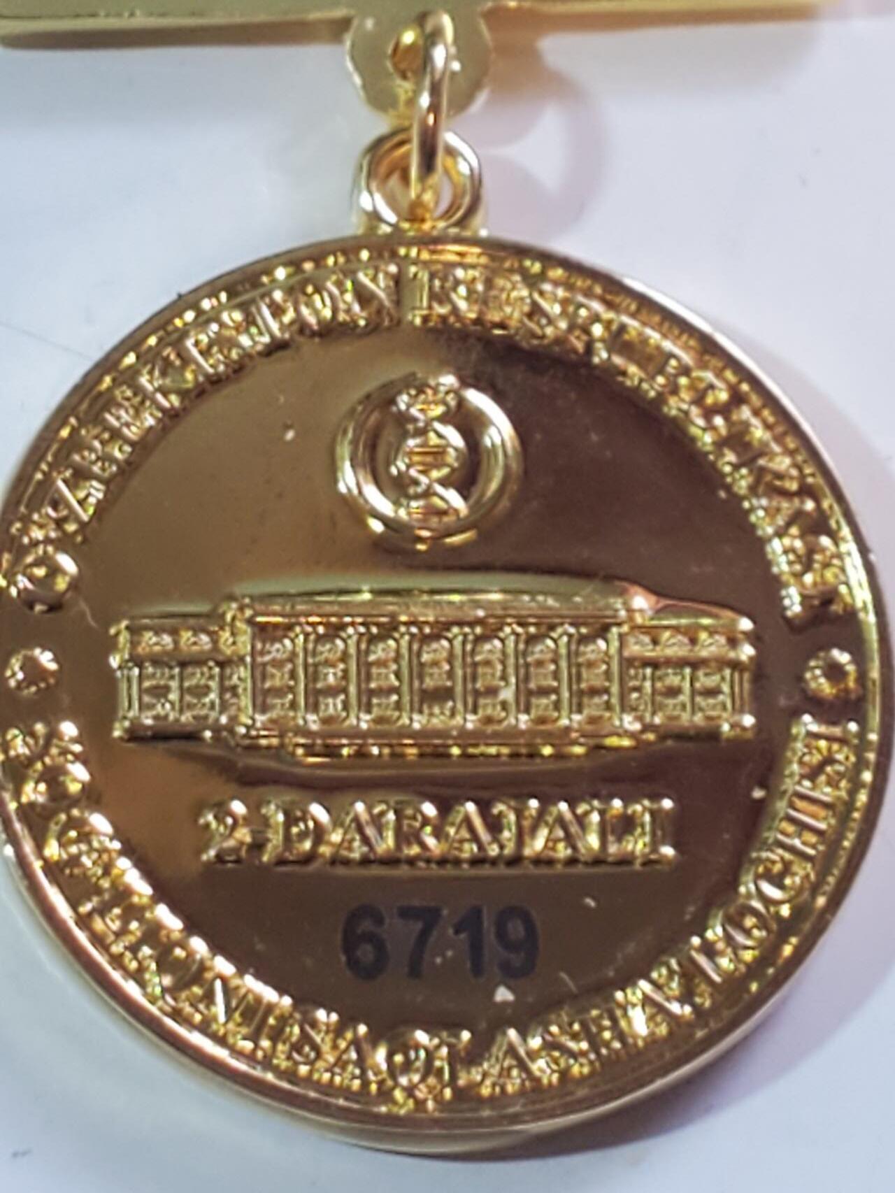 韵星假日拍卖第三十八期 -- Rimey Holidays Auction 38 乌兹别克斯坦共和国卫生部二级优秀服务人员奖金奖章 实发6719号 非常稀少 设计继承苏联的奖金奖章 铜镀金 非常厚重 仅颁发给高级官员