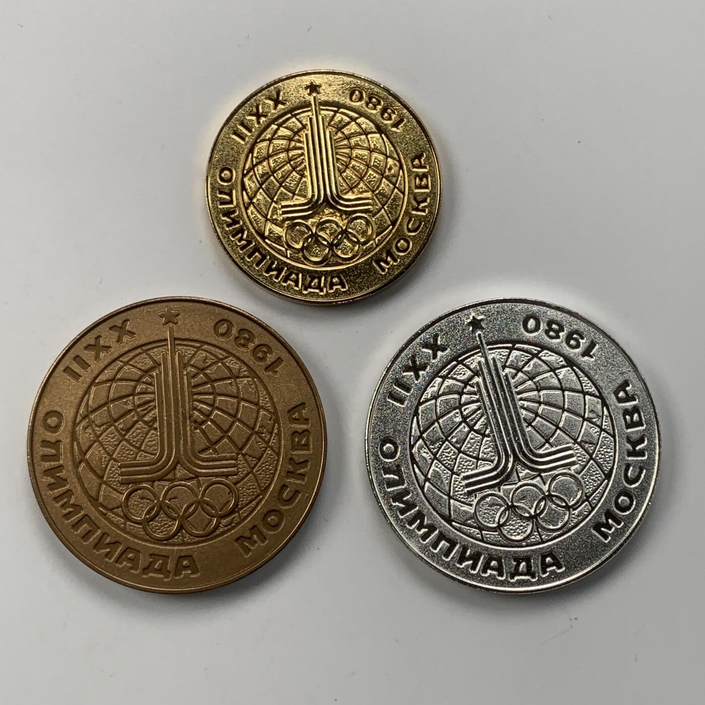 掌中浮雕-藏着的欧洲第051场 1980年莫斯科奥运会日本读卖新闻纪念章一套（铜章与铜镍合金），38mm/31mm