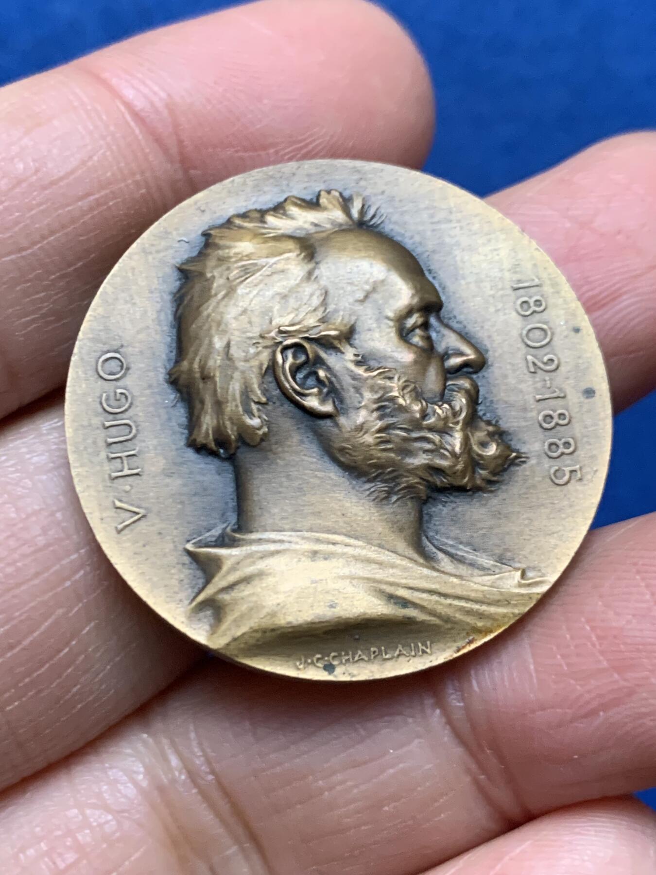 《竞宝斋》第462场 周日，周一，2场连拍 （全场包邮）欢迎送拍 维克托雨果纪念铜章 18.6克 33mm 丰饶角铜标