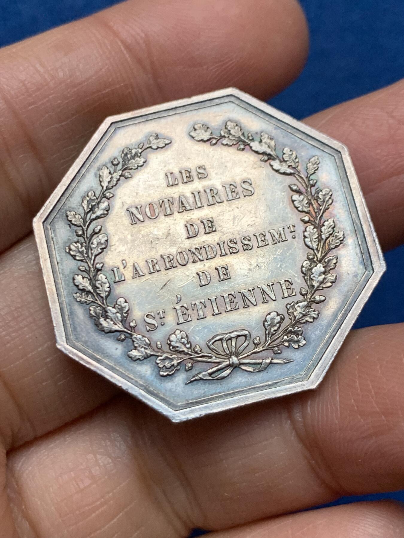 《竞宝斋》第462场 周日，周一，2场连拍 （全场包邮）欢迎送拍 法国公证处八角银代币 17.7克 34mm 丰饶角银标 正面地球仪