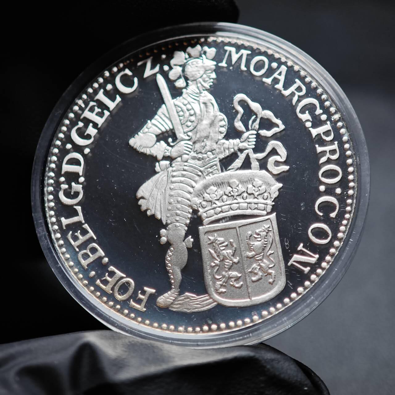 金瓯小拍第三期 古今币章 银价专场 荷兰泽兰省精制银章2002年 28.3克 带盒证