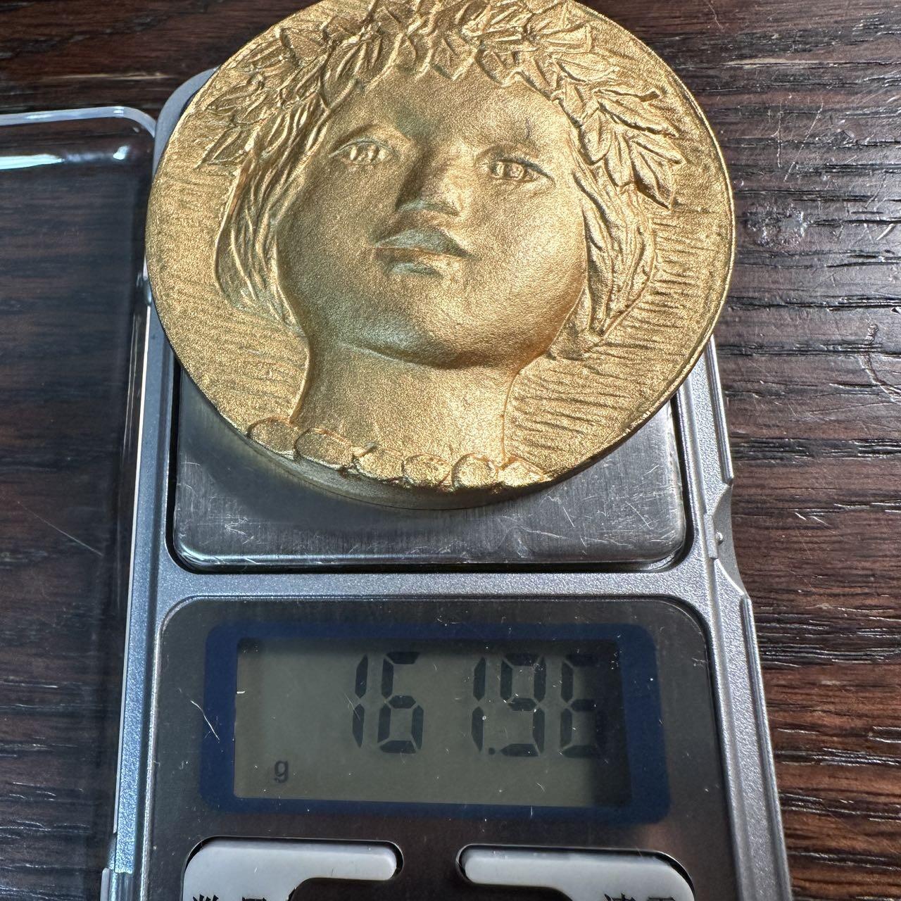 蒂克钱币-第57场 日本章 企业章拍卖  福岛家庭 少女头像镀金章 60mm 162g