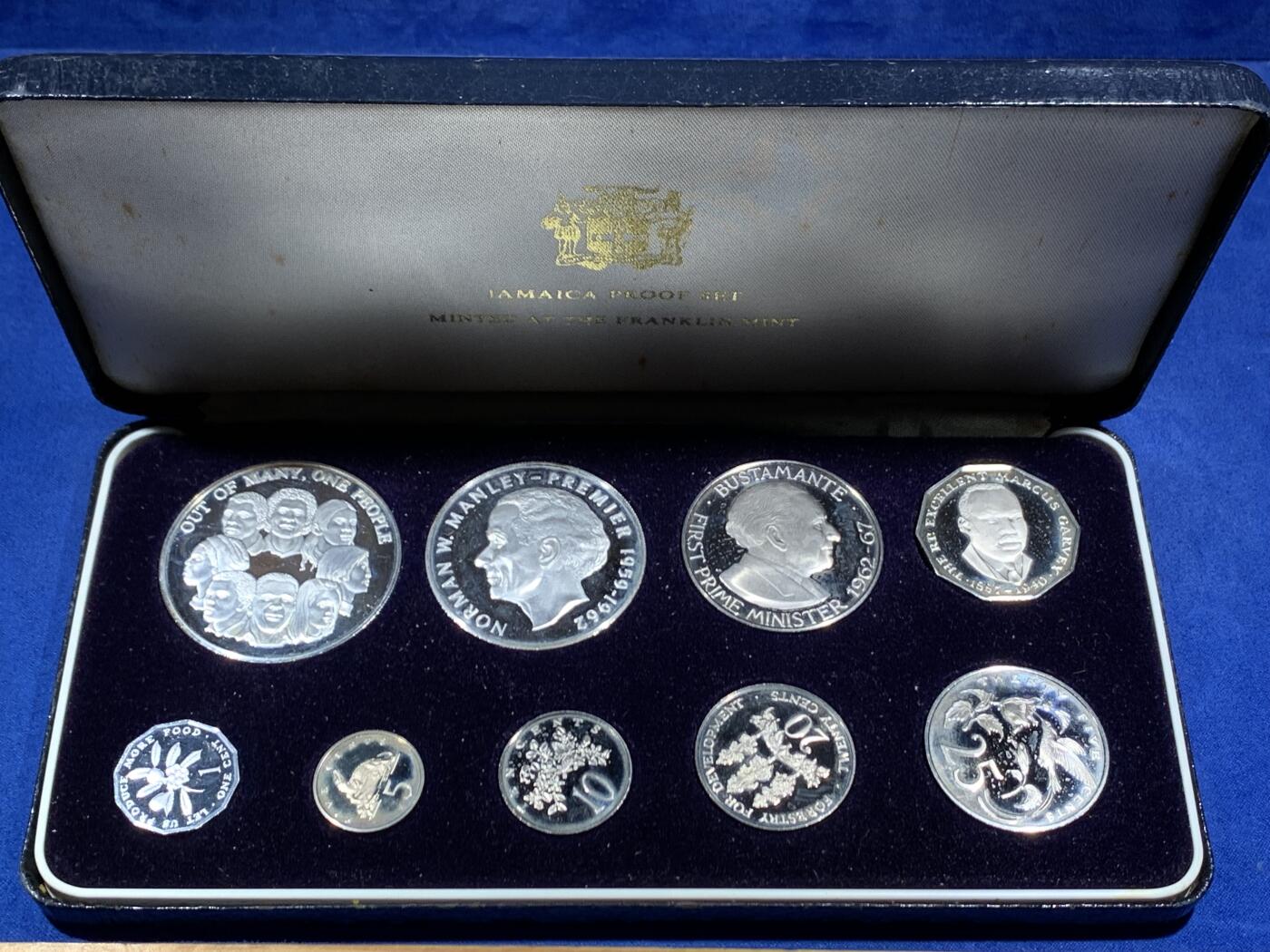 《竞宝斋》第462场 周日，周一，2场连拍 （全场包邮）欢迎送拍 1978年牙买加官方精制套币9枚，含2枚大银币，43.2g，925银；37.2g，500银 盒证齐全